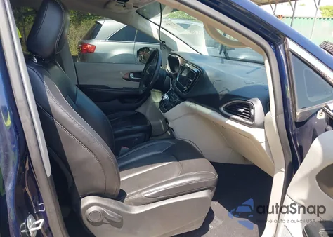 2020 Chrysler Voyager Lxi из США, поврежденный, VIN 2C4RC1DGXLR198575